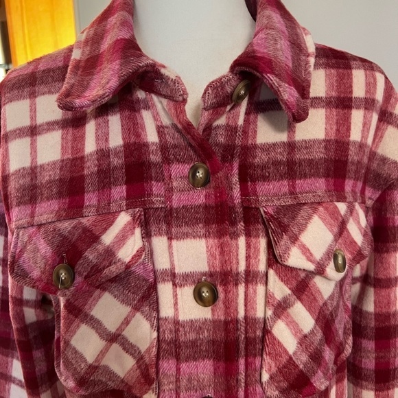 Bagatelle Women’s Cropped Plaid Flannel Button Down Shacket, NWT - Picture 2 of 7